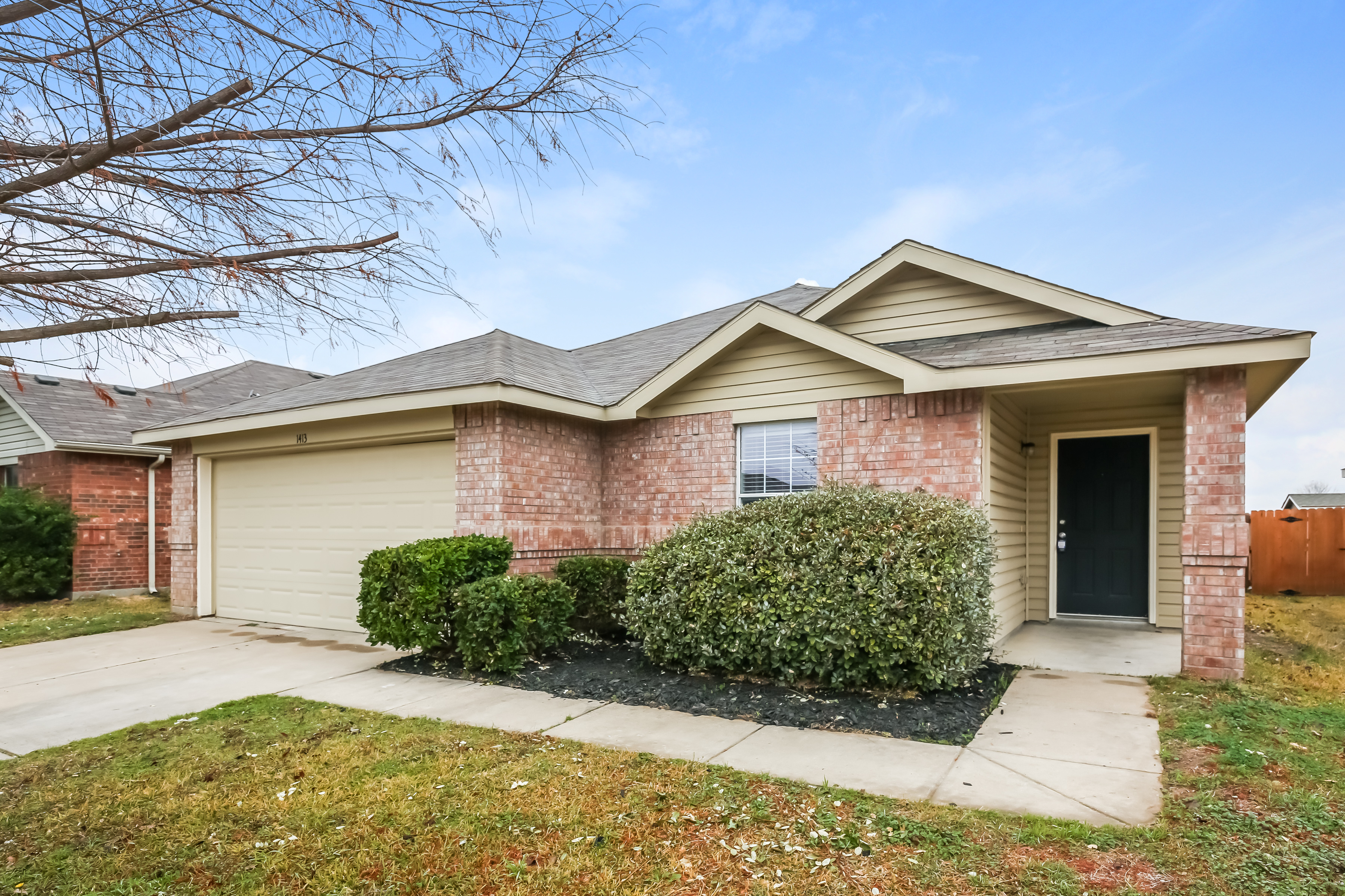 1413 Castle Ridge Rd Fort Worth, TX 76140